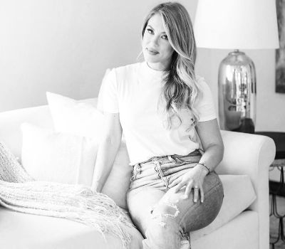 Dawni Sahanovitch posing for a photo shoot. 